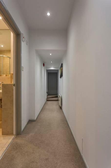 Spacious Central Chic Apartment - Simplycheckin Winchester Exterior photo