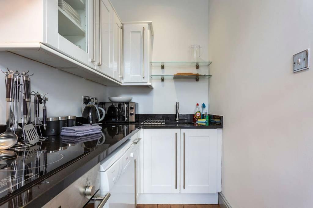 Spacious Central Chic Apartment - Simplycheckin Winchester Exterior photo