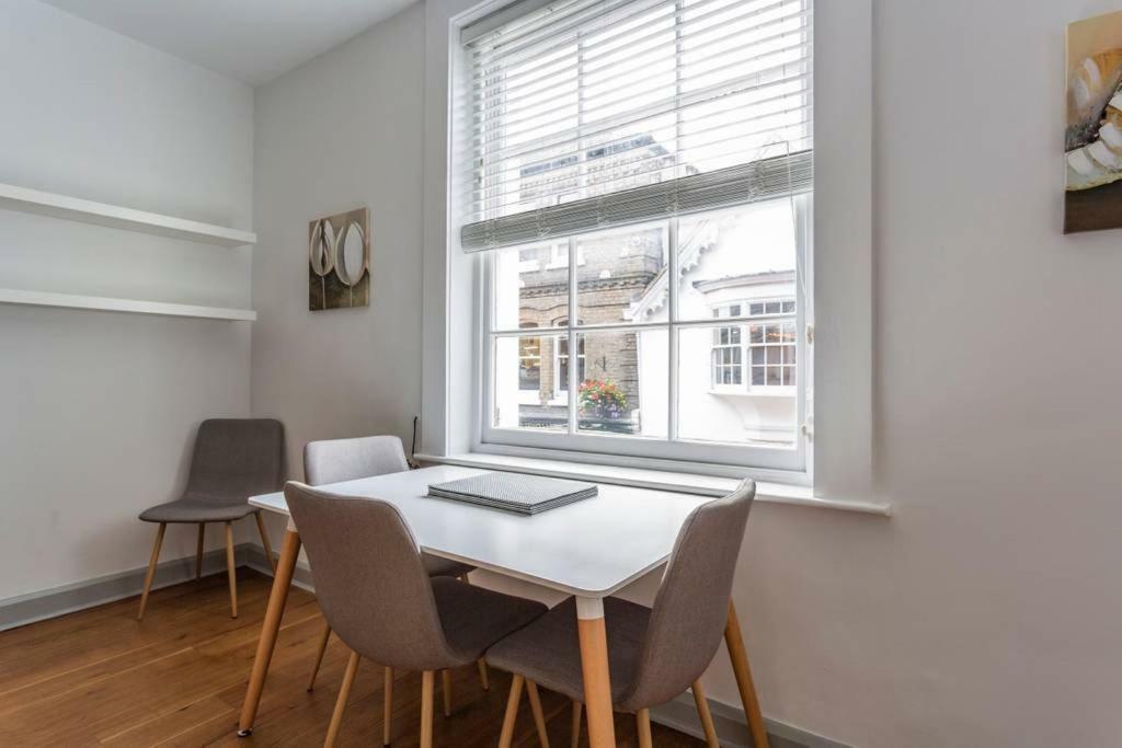 Spacious Central Chic Apartment - Simplycheckin Winchester Exterior photo