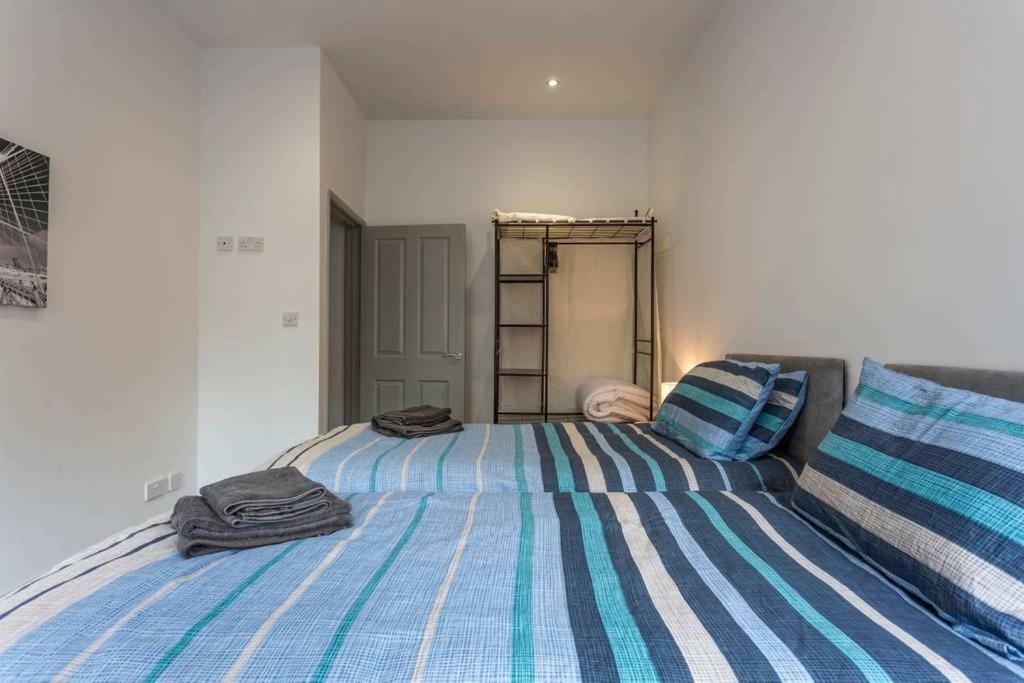 Spacious Central Chic Apartment - Simplycheckin Winchester Exterior photo
